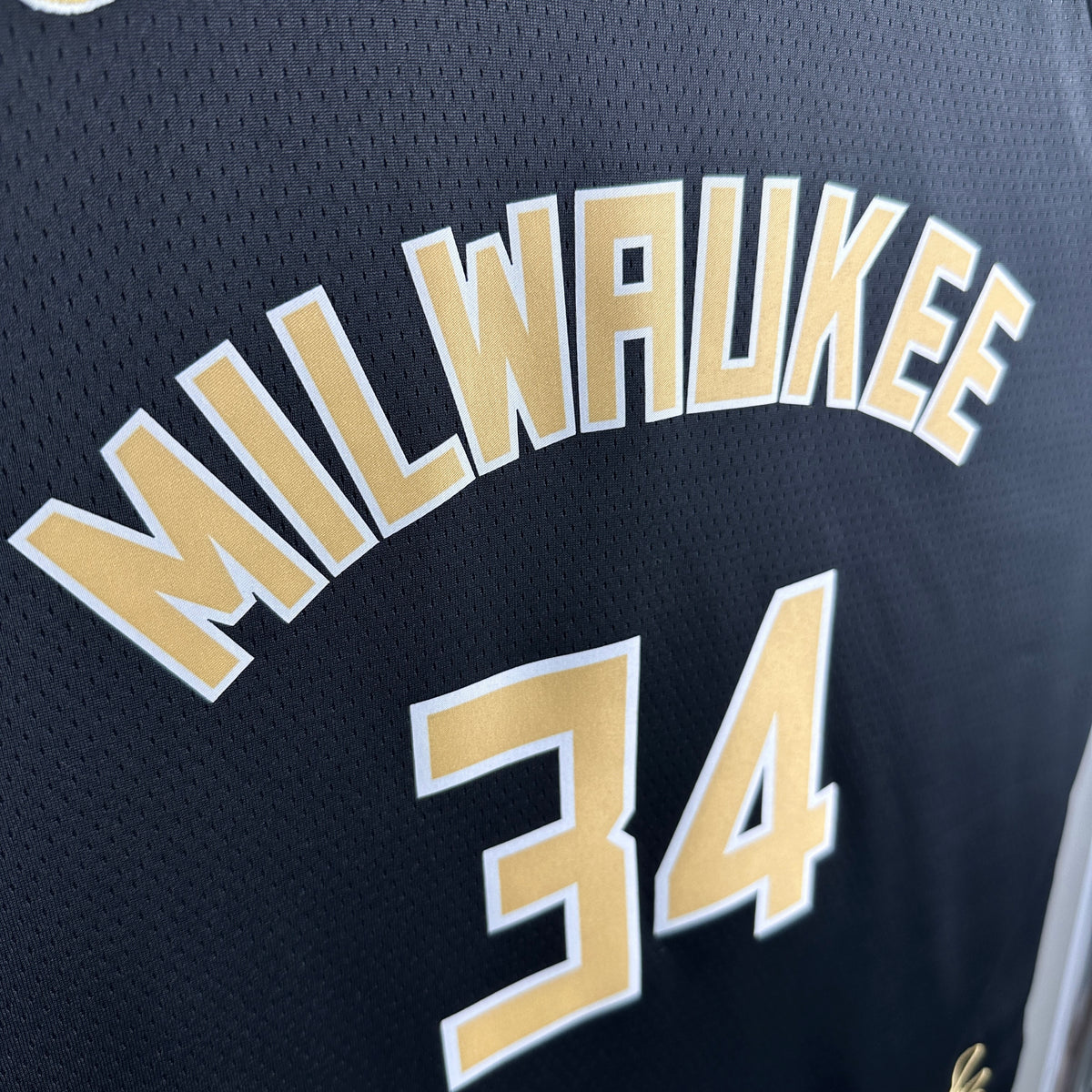 NBA Milwaukee Select Series- Giannis Antetokounmpo
