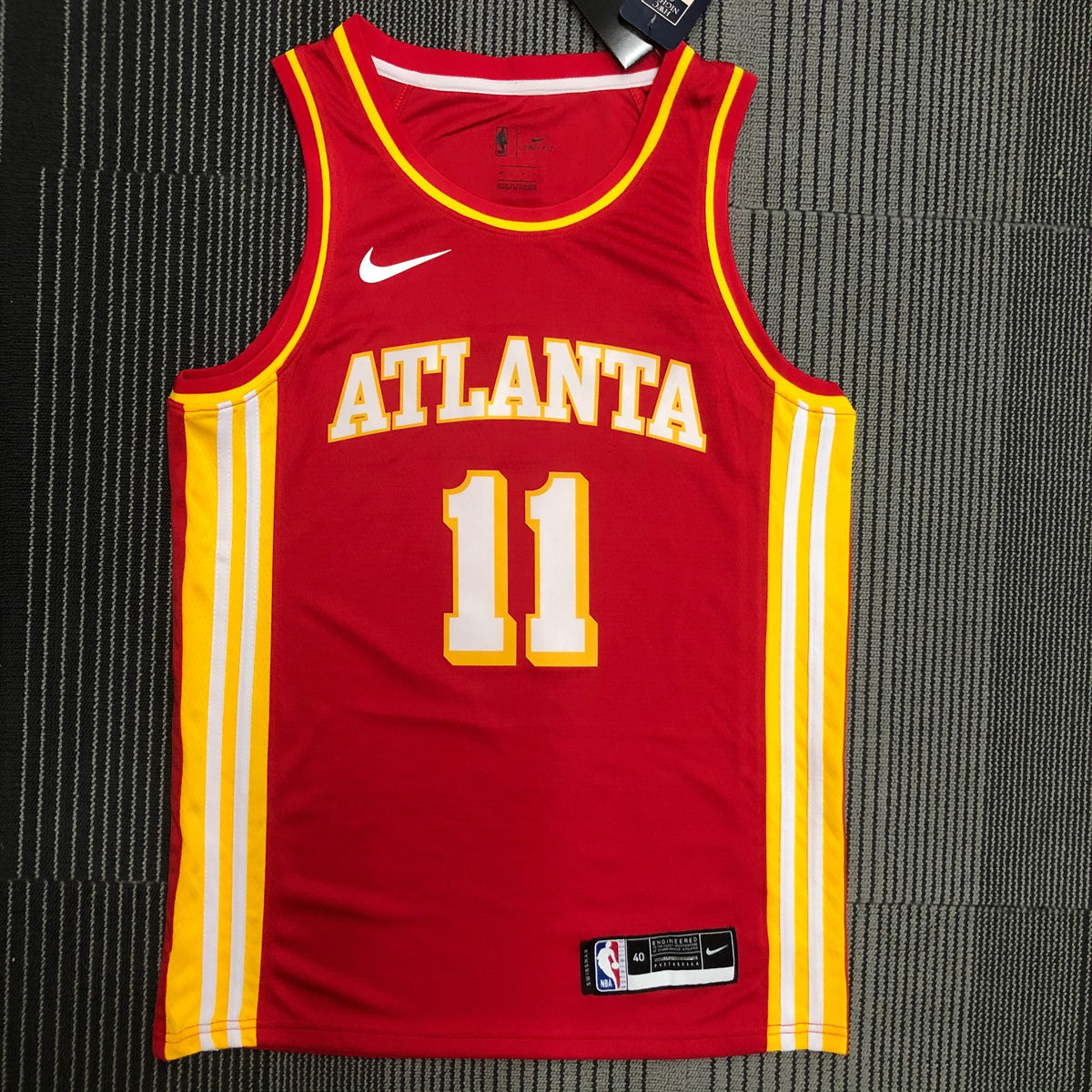 2022/23 NBA Hawks Icon Edition - Young