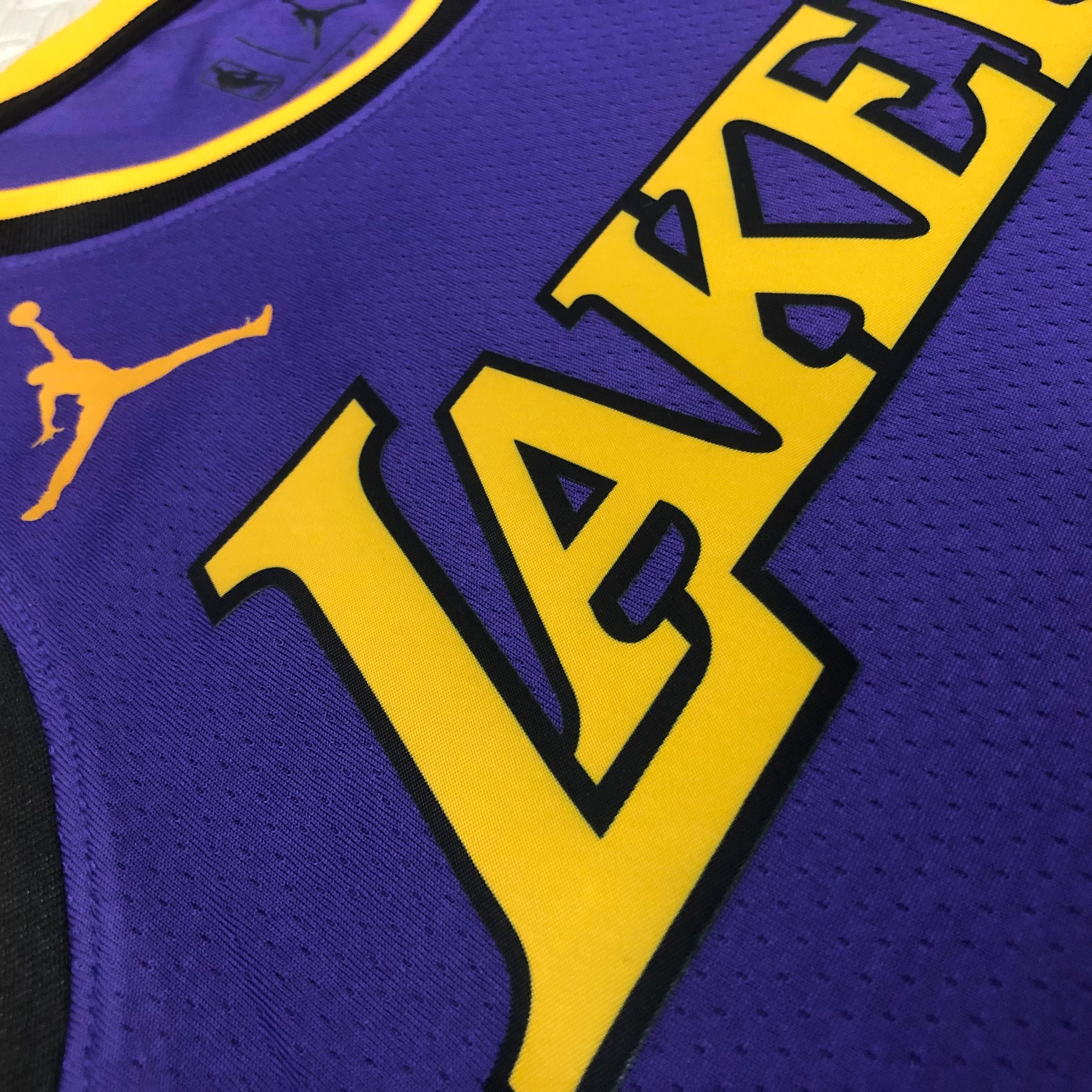 23/24 NBA Lakers Statement Edition - Lebron James