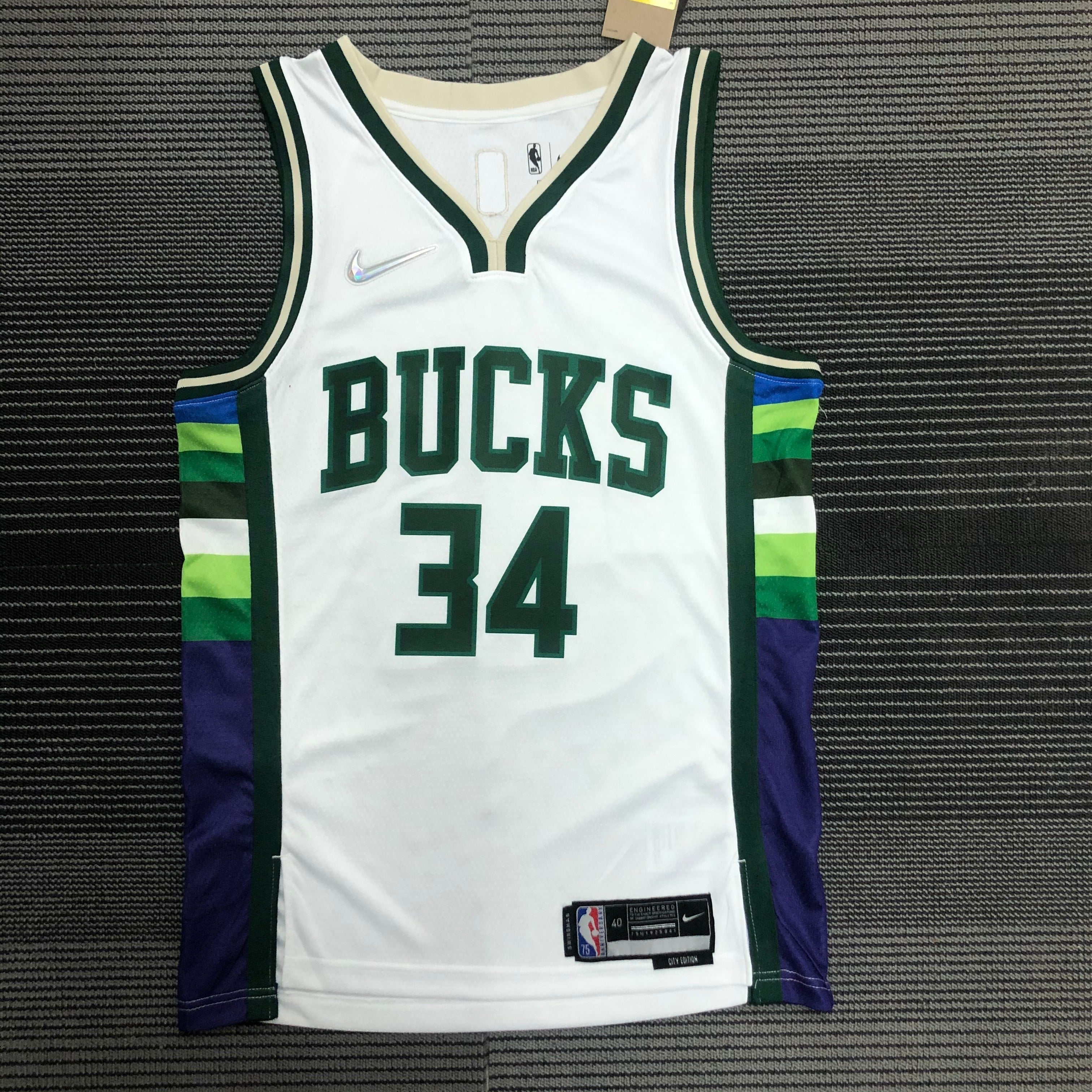 21/22 NBA Milwaukee City Edition - Giannis Antetokounmpo