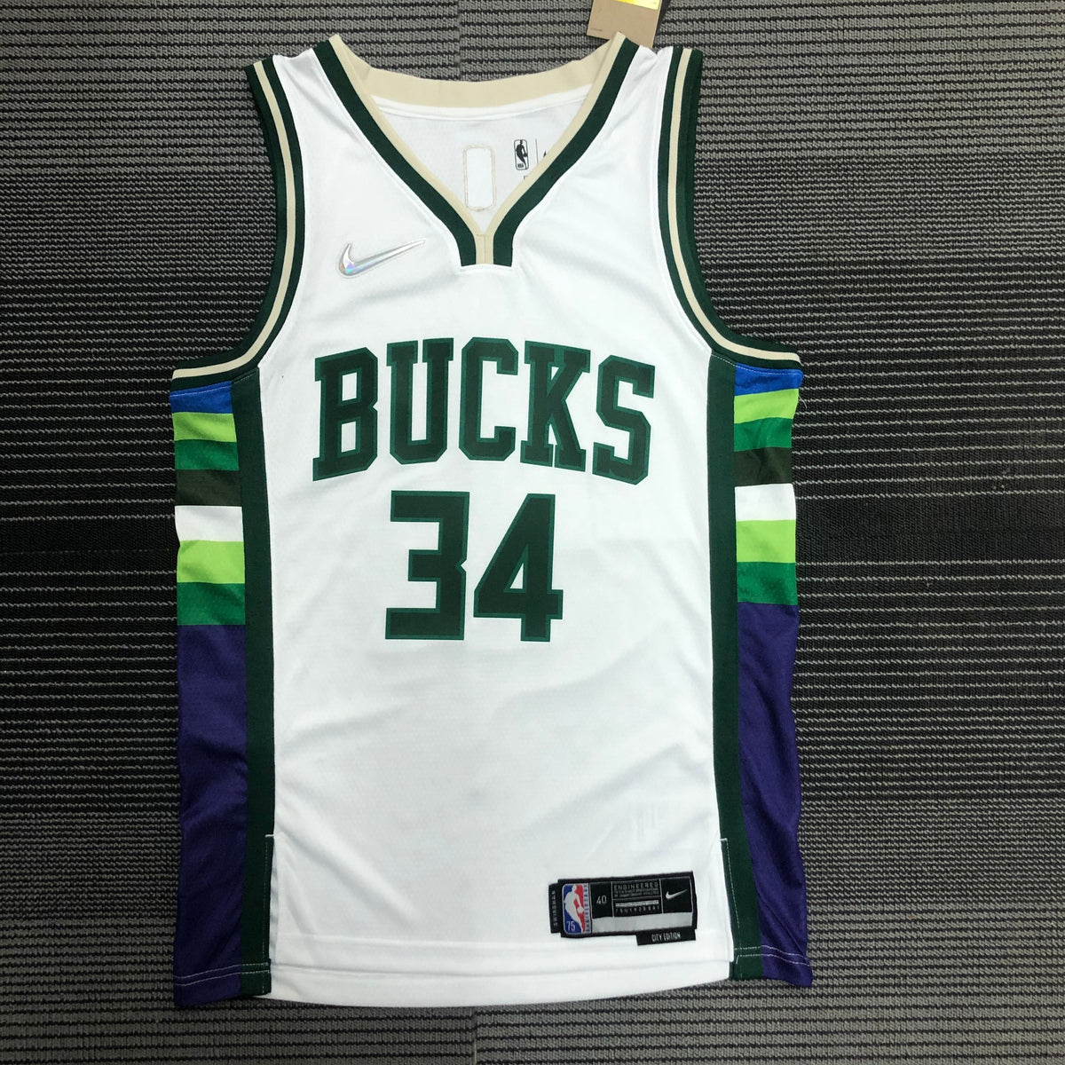 21/22 NBA Milwaukee City Edition - Giannis Antetokounmpo