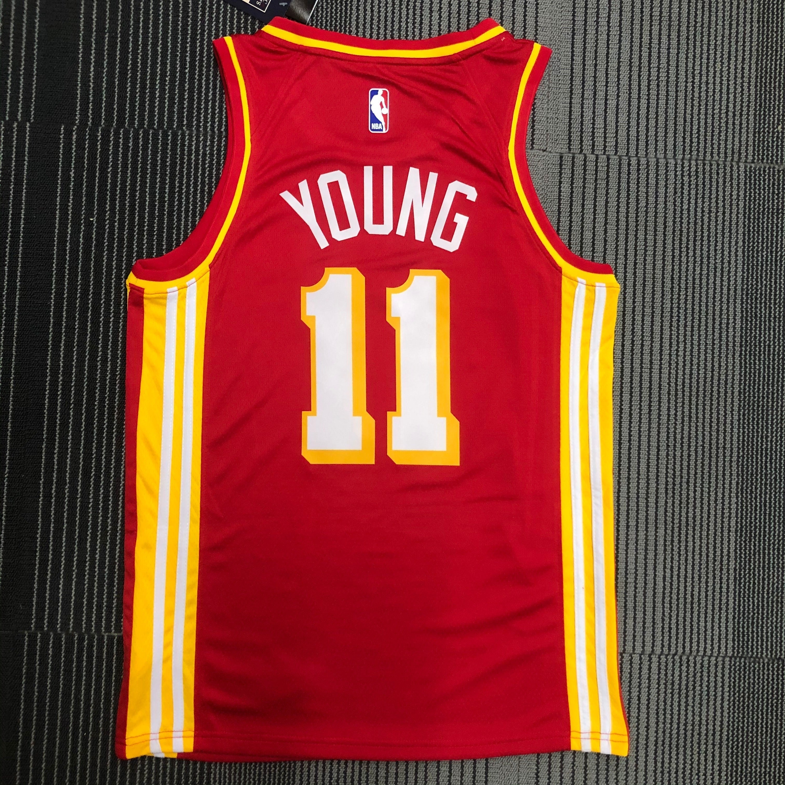 2022/23 NBA Hawks Icon Edition - Young