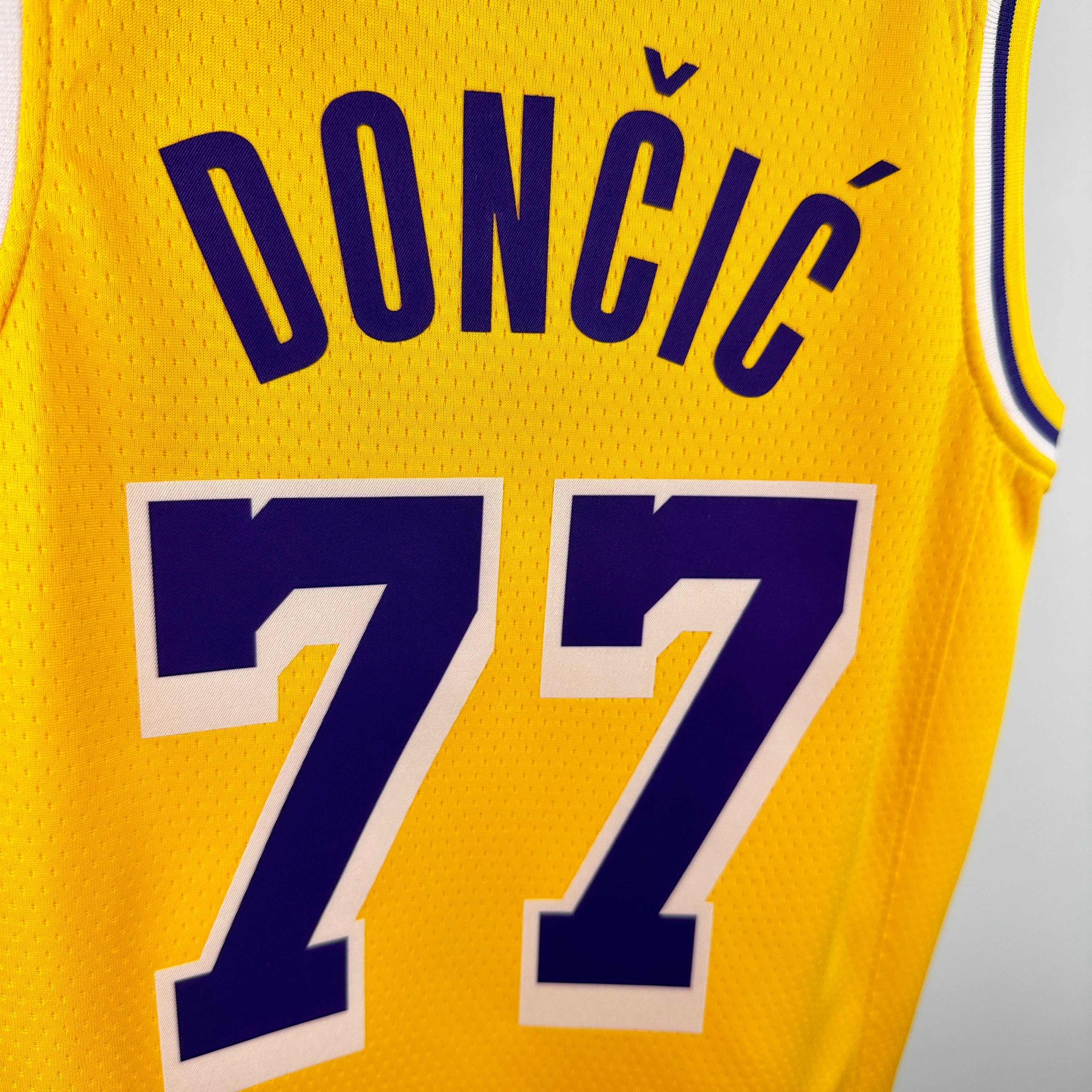 23/24 NBA Lakers Icon Edition - Luka Doncic