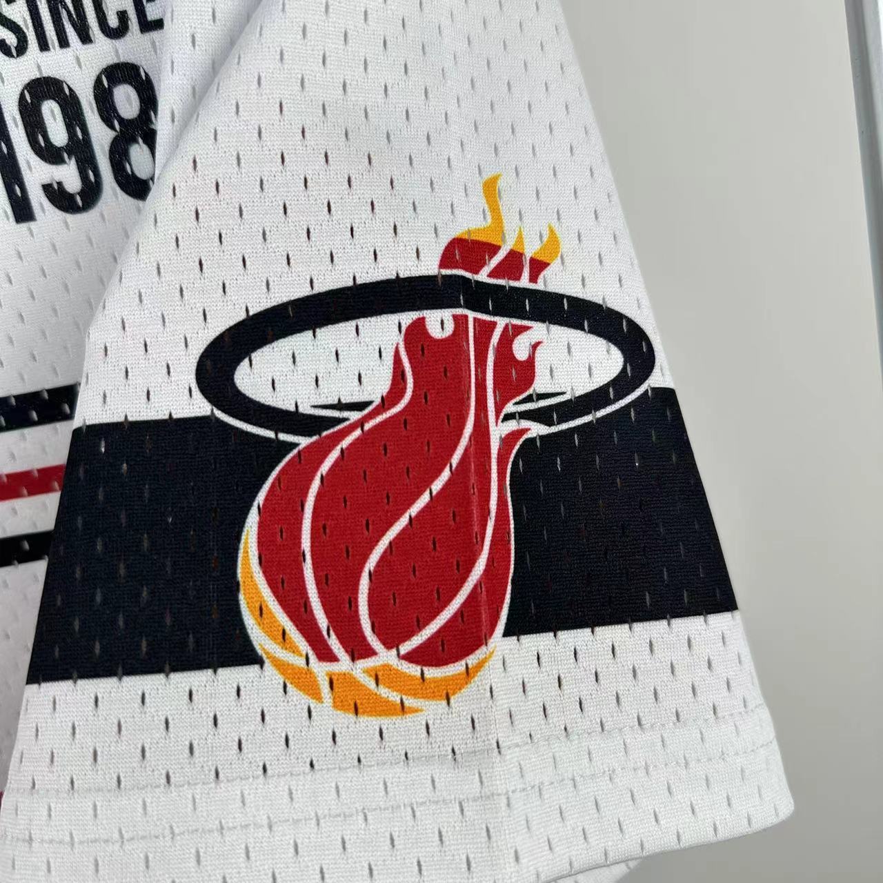 T-Shirt Hardwood Classics Mitchell & Ness - MIami Heat