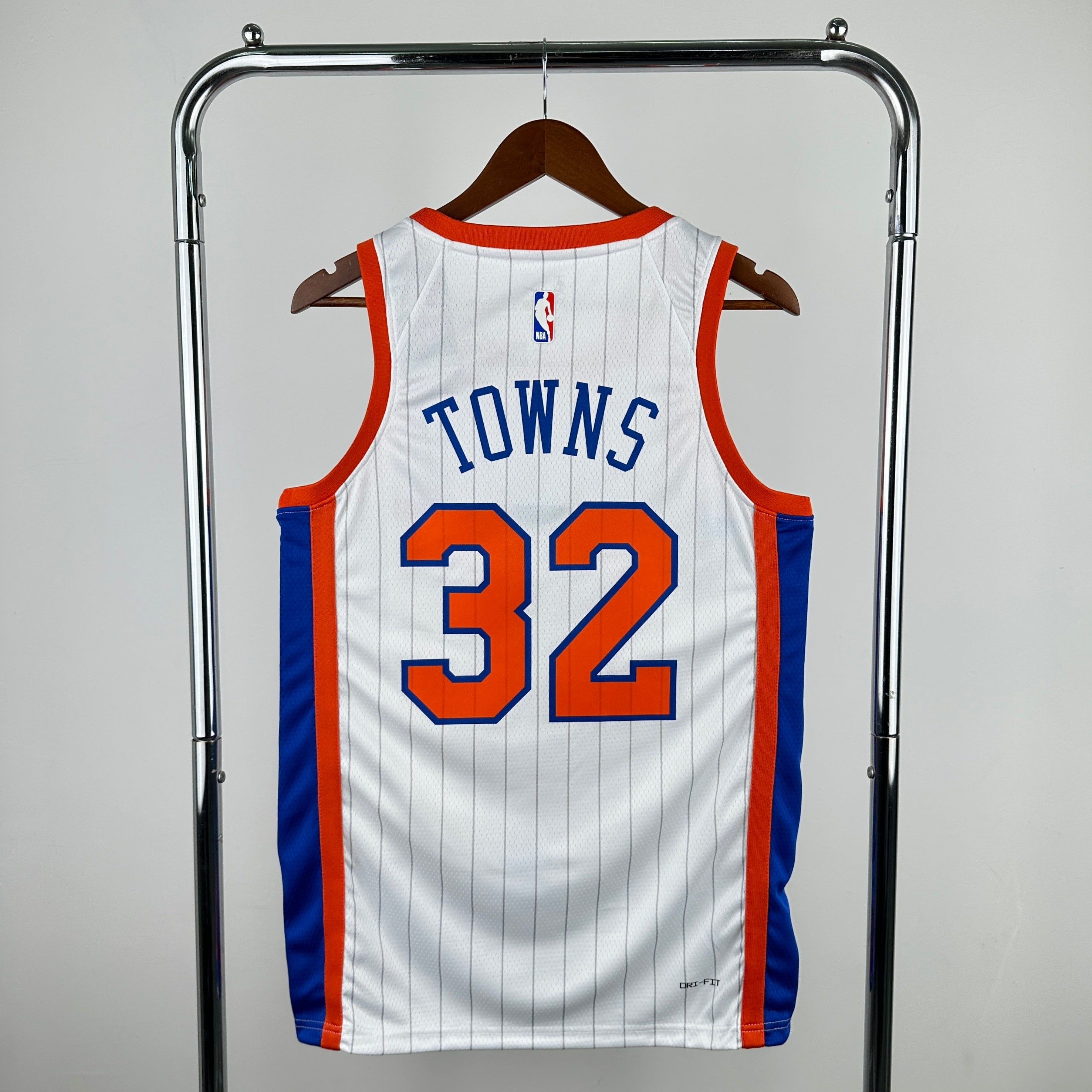 24/25 NBA NY Knicks City Edition - Towns