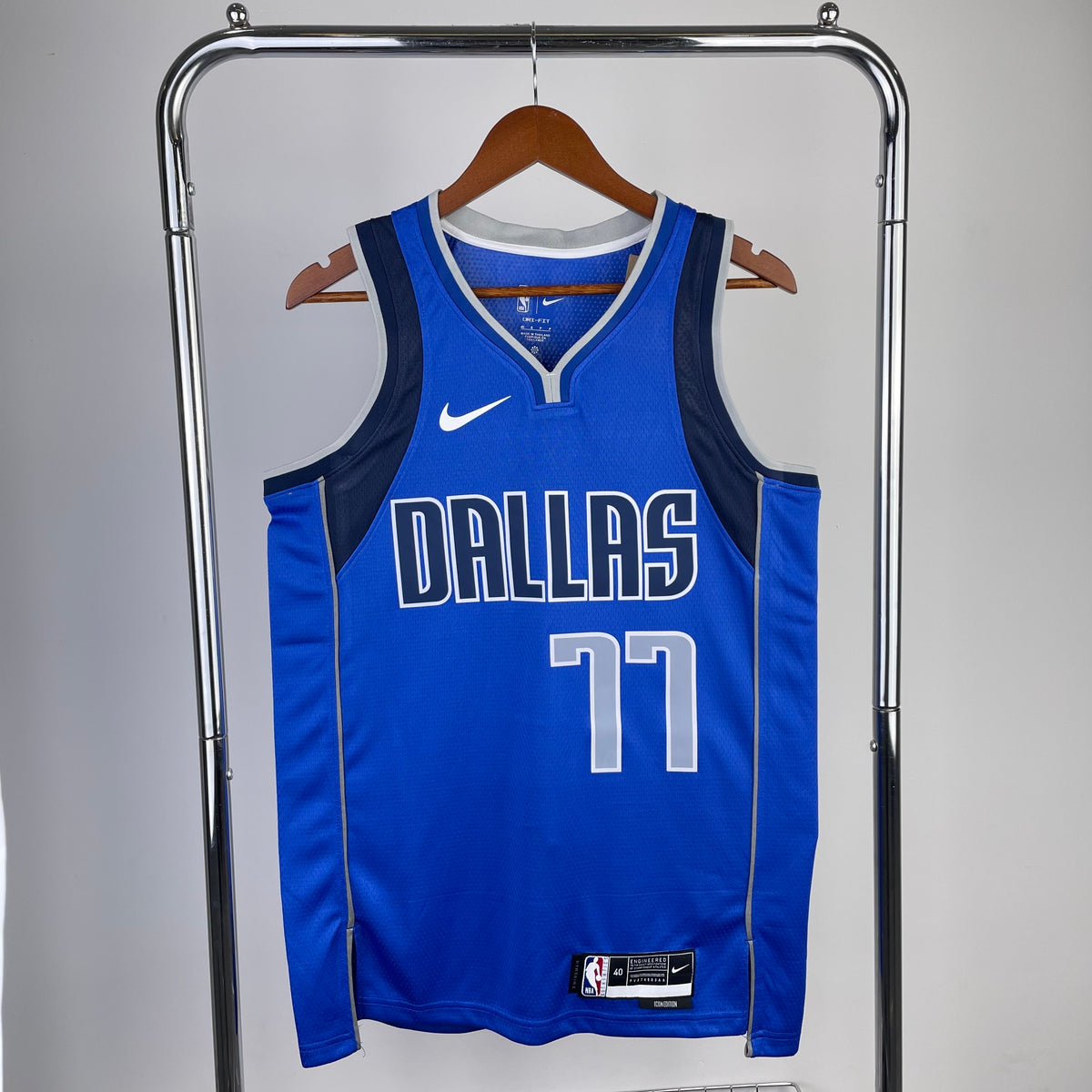 22/23 NBA Mavericks Icon Edition - Luka Doncic